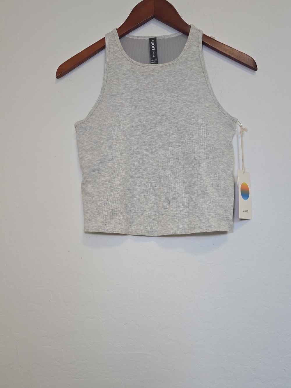 Vuori Pose Plyo Tank Top White Heather Gray Cropped Athleisure Size M NWT - Picture 4 of 14